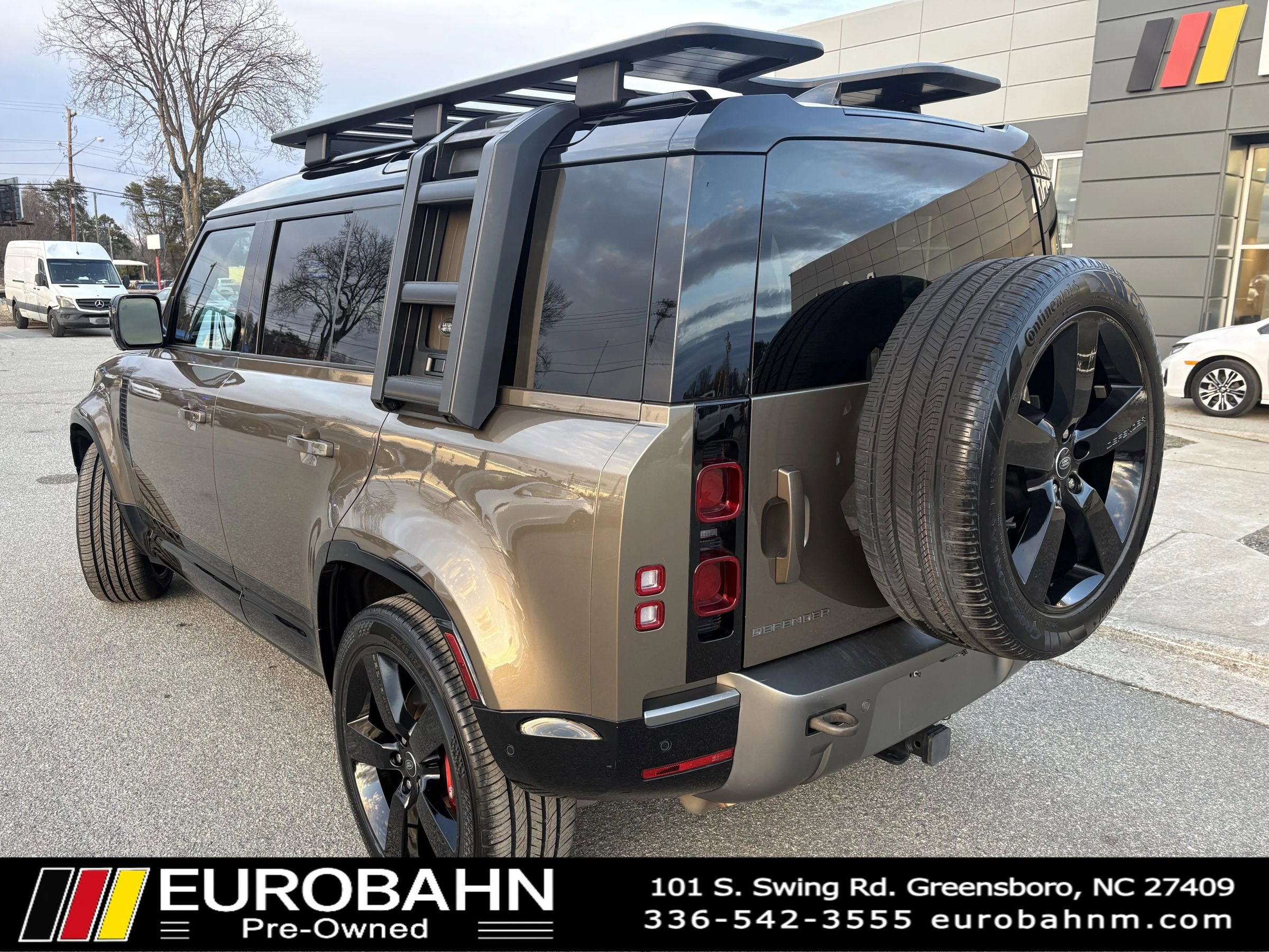 Used 2024 Land Rover Defender 110 X-Dynamic SE AWD/4WD image 3
