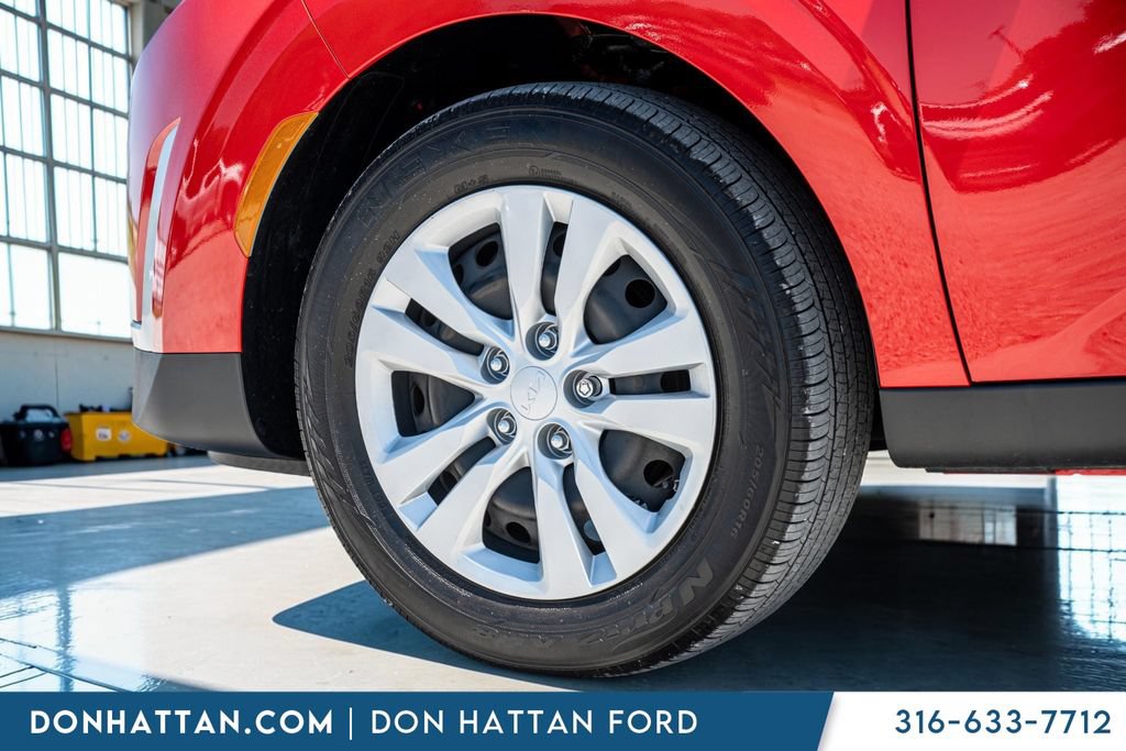 Used 2025 Kia Soul LX FWD image 37