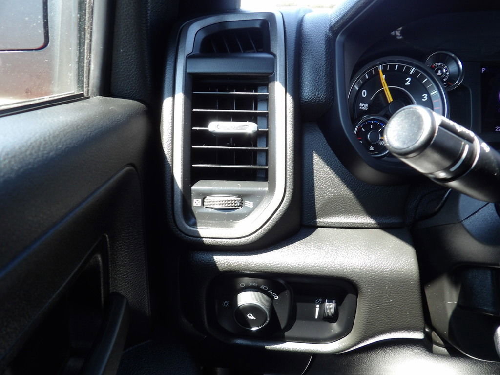 Used 2021 RAM 5500 Tradesman w/ Chrome Appearance Group RWD image 19