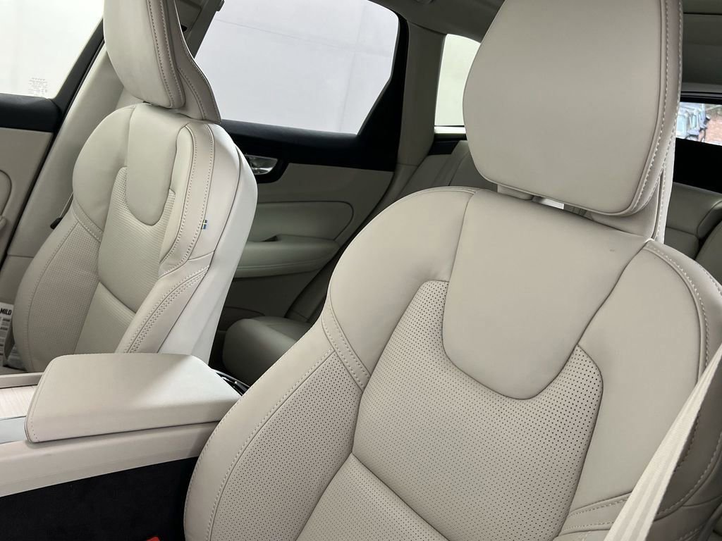 New 2026 Volvo XC60 B5 Ultra w/ Climate Package image 12