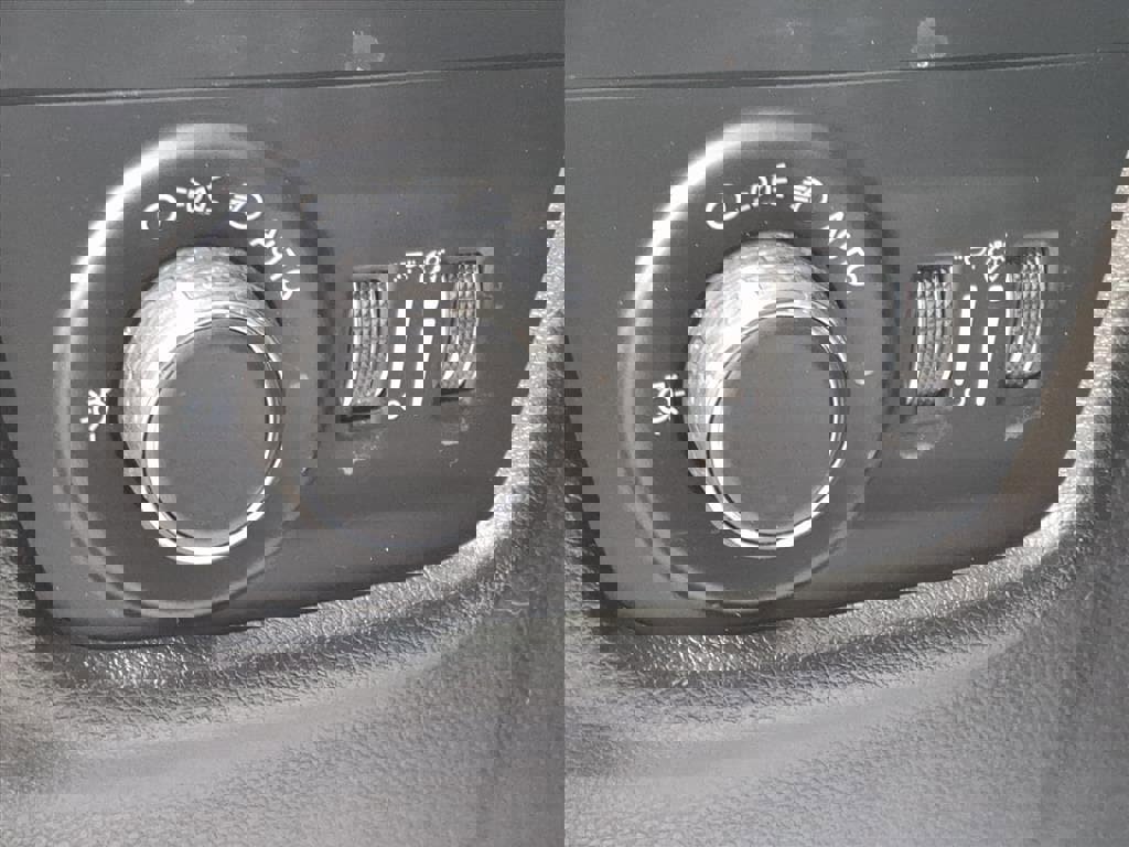 Used 2023 Jeep Grand Cherokee L Laredo w/ Luxury Tech Group I image 16