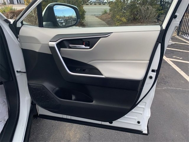 Used 2021 Toyota RAV4 XLE Premium image 13