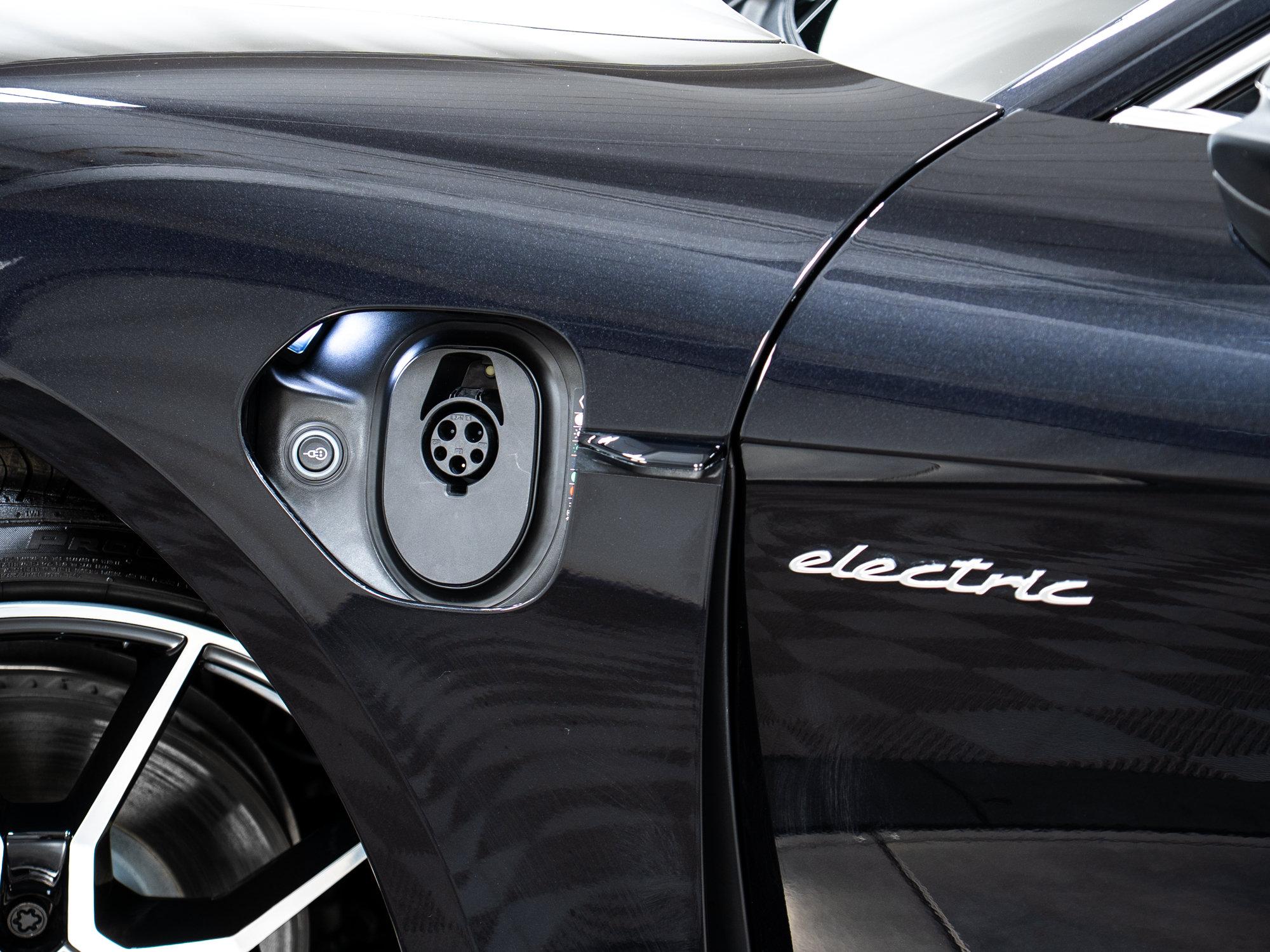 New 2026 Porsche Taycan 4S AWD/4WD image 34