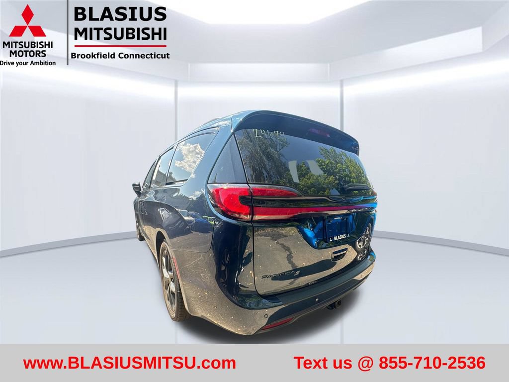 Used 2023 Chrysler Pacifica Limited w/ S Appearance Package FWD image 11