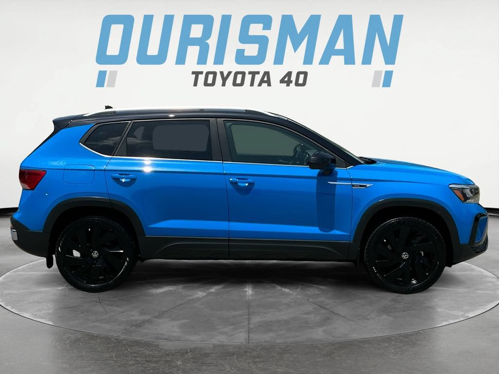 Used 2024 Volkswagen Taos SE w/ Panoramic Sunroof Package AWD/4WD image 8