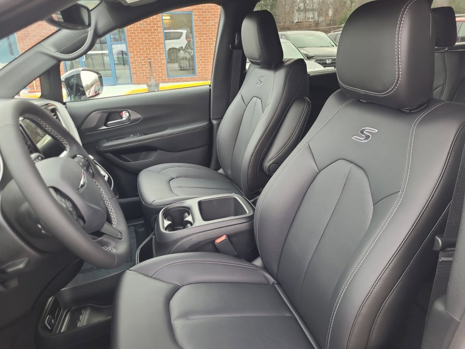 New 2026 Chrysler Pacifica Select w/ S Appearance Package image 30
