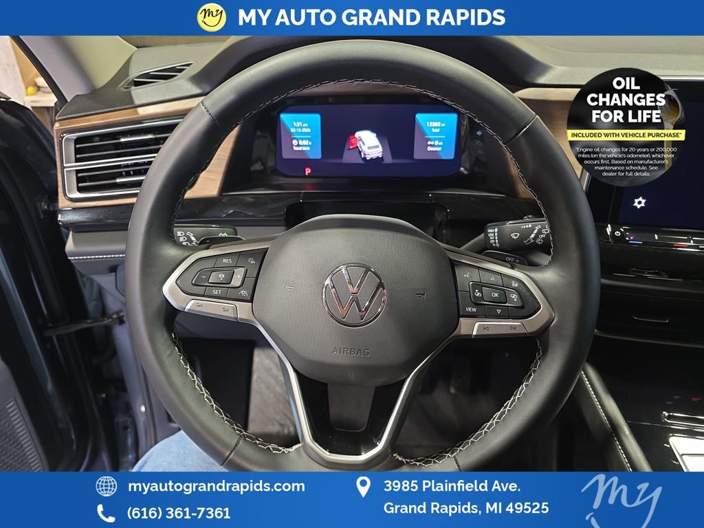 Used 2025 Volkswagen Atlas SE image 14