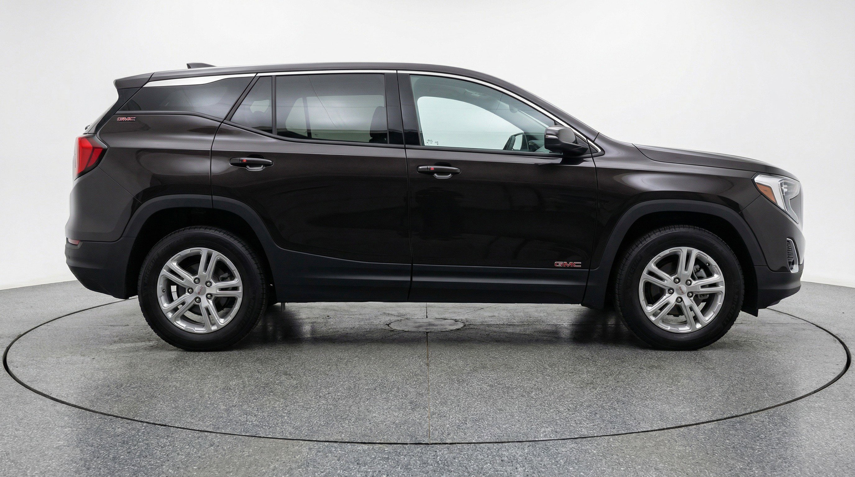 Used 2024 GMC Terrain SLE FWD image 11