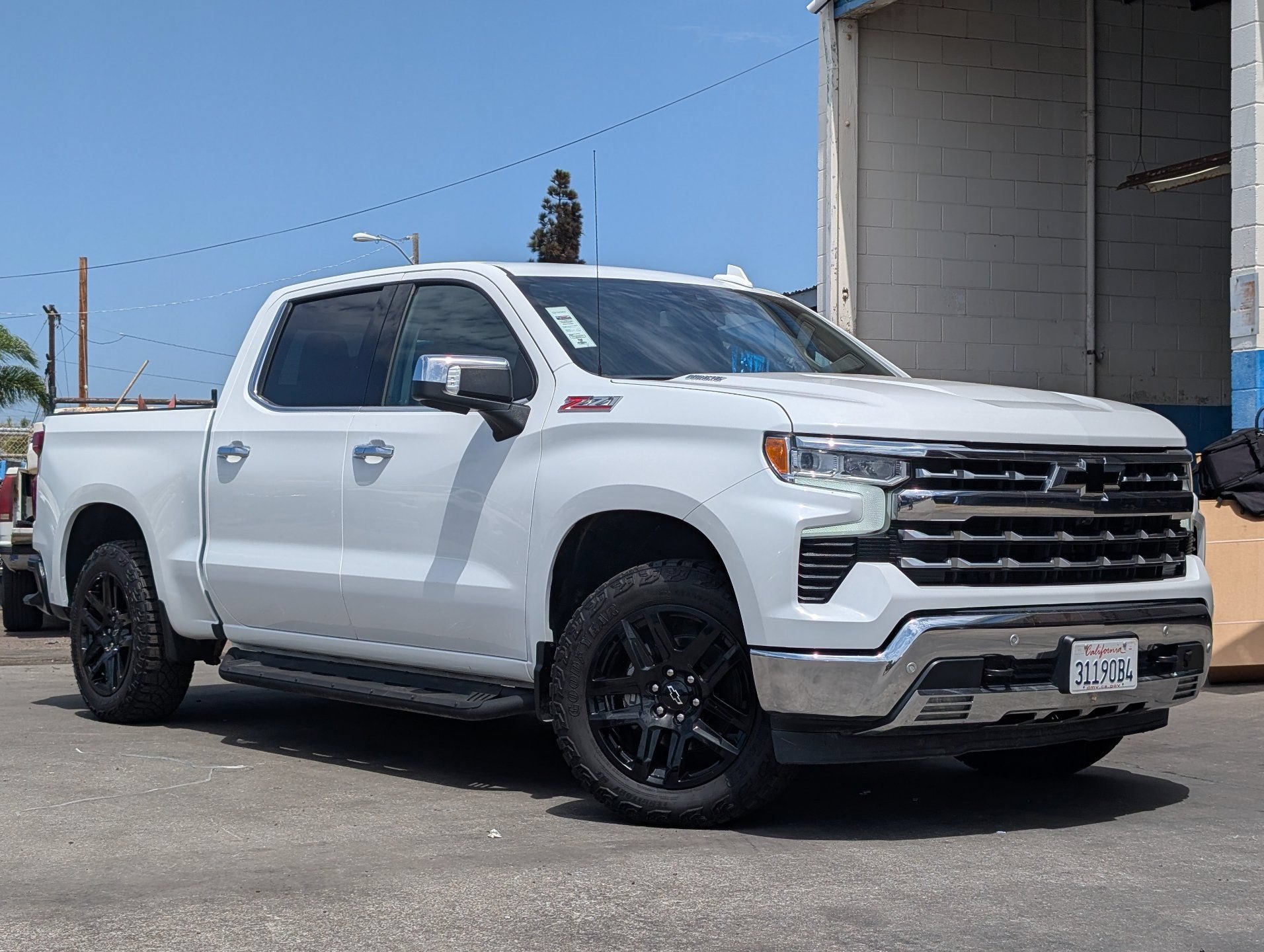Used 2024 Chevrolet Silverado 1500 LTZ AWD/4WD image 2