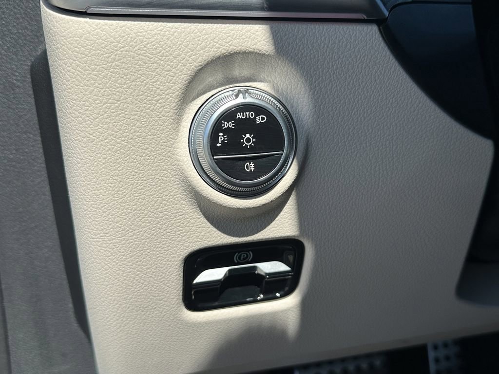 Used 2024 Mercedes-Benz CLE 300 4MATIC Coupe image 32