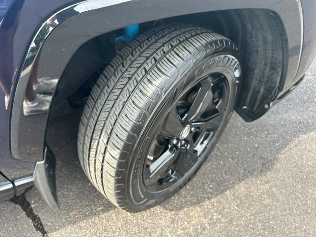 Used 2019 Toyota RAV4 XSE w/ XSE Weather Package AWD/4WD image 35