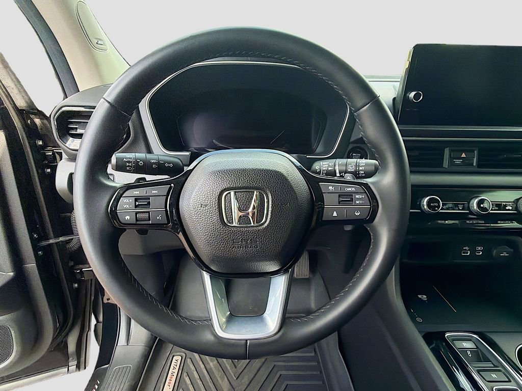 Used 2025 Honda Pilot Touring image 11