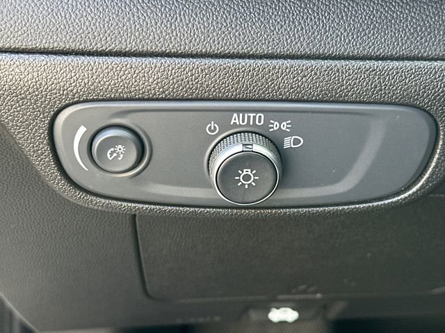 Used 2022 Chevrolet Bolt EUV Premier w/ Sun & Sound Package image 27