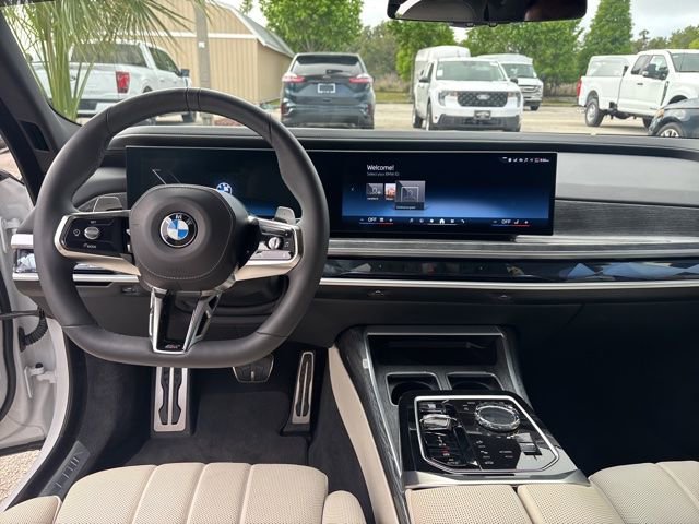 Used 2023 BMW 760i xDrive AWD/4WD image 11