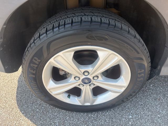 Used 2016 Ford Escape SE w/ Equipment Group 201A FWD image 11