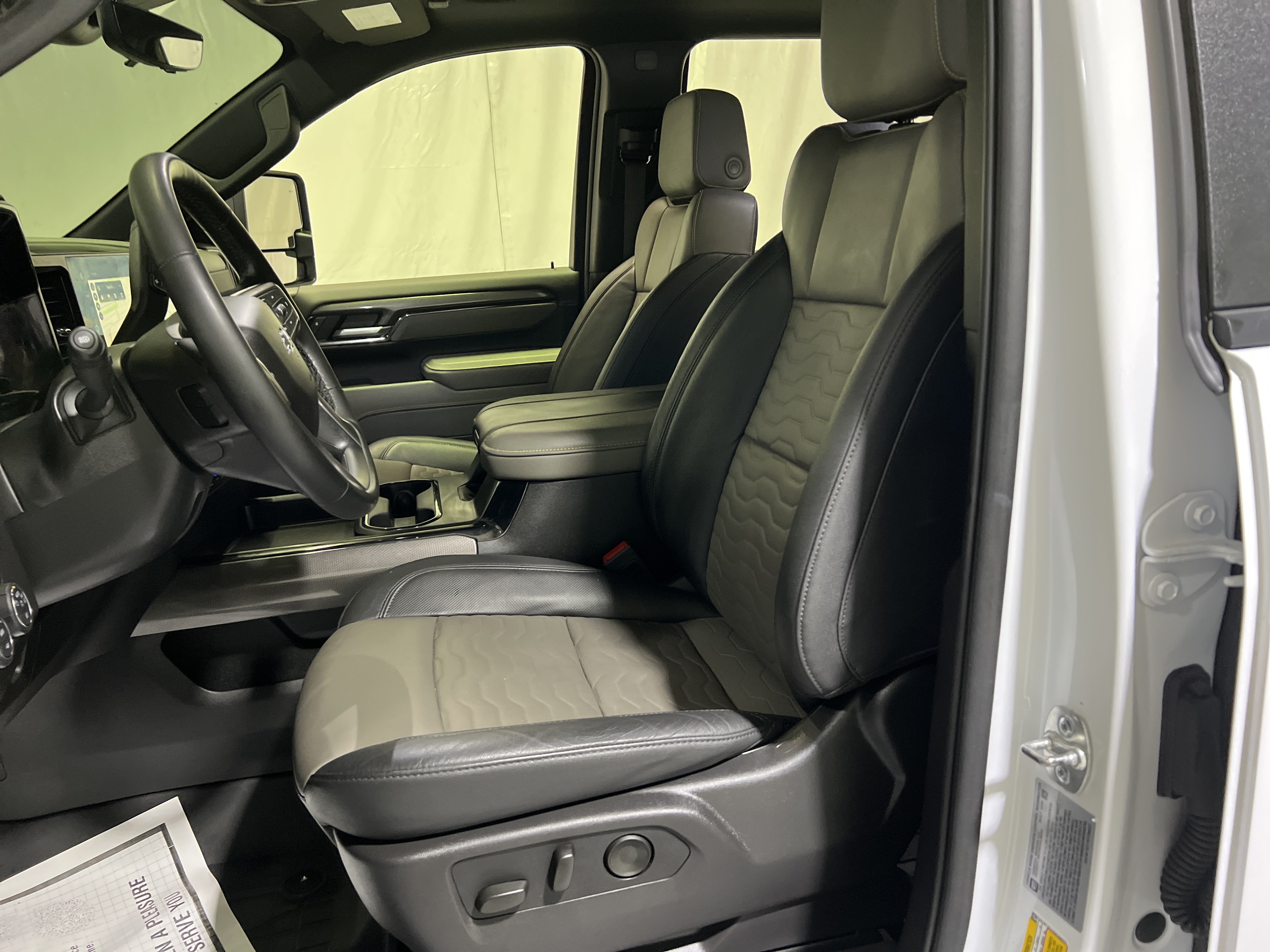 Certified 2025 Chevrolet Silverado 2500 ZR2 w/ Technology Package AWD/4WD image 18