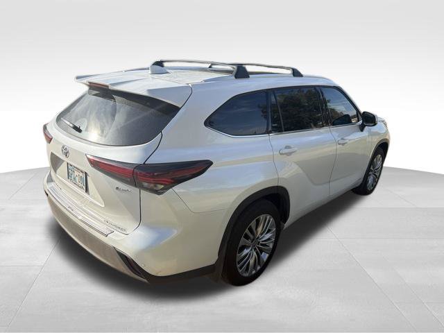 Used 2026 Toyota Highlander Platinum AWD/4WD image 3