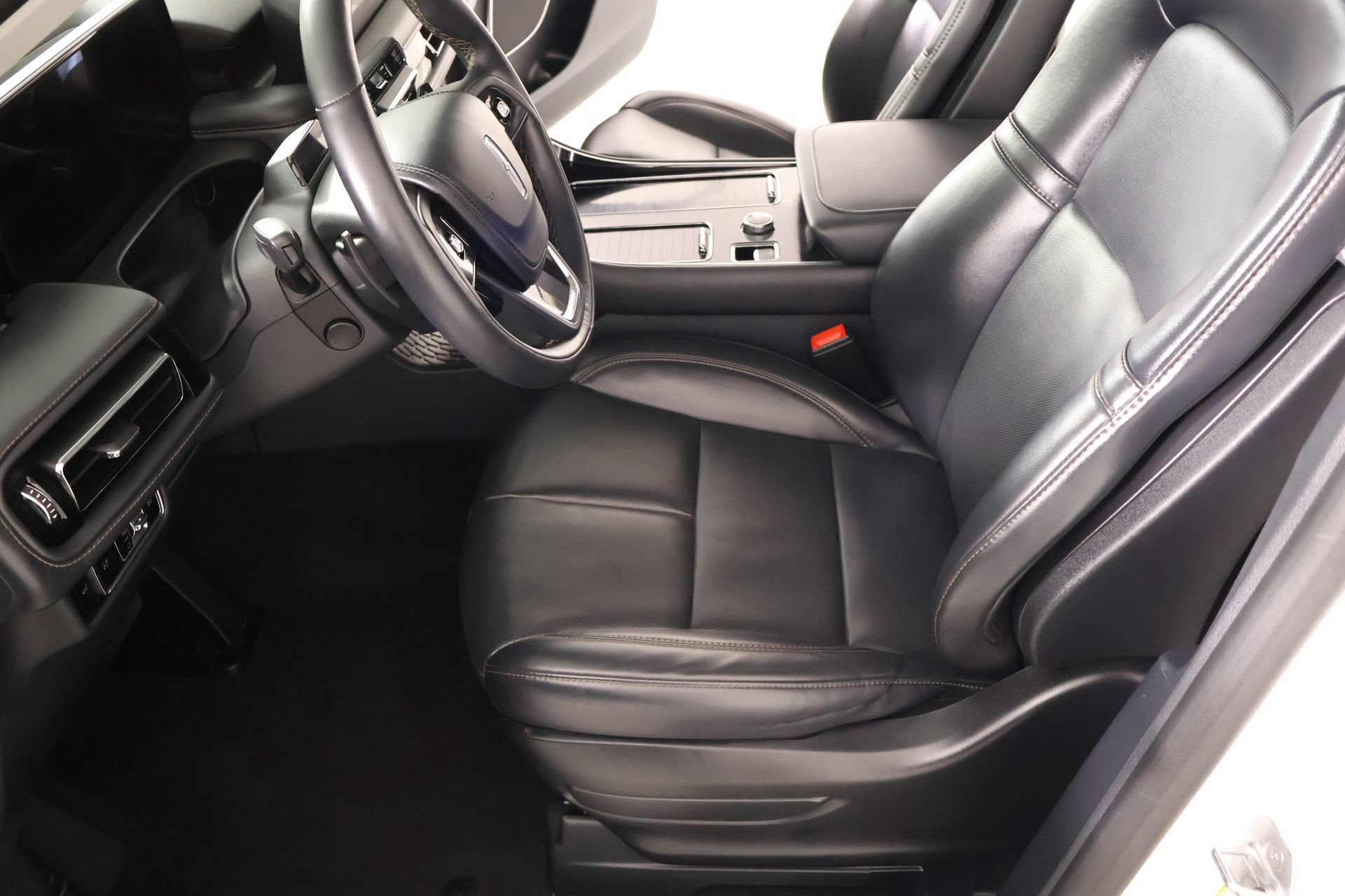 Used 2025 Lincoln Aviator AWD w/ Jet Appearance Package image 12