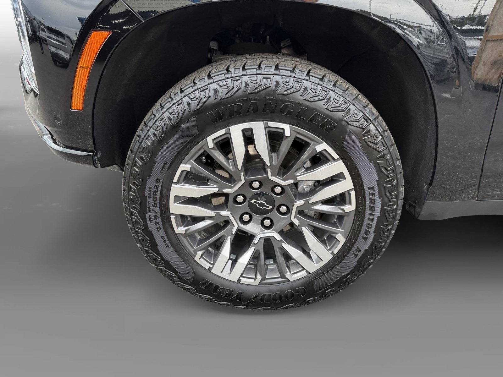 Used 2025 Chevrolet Suburban Z71 AWD/4WD image 9