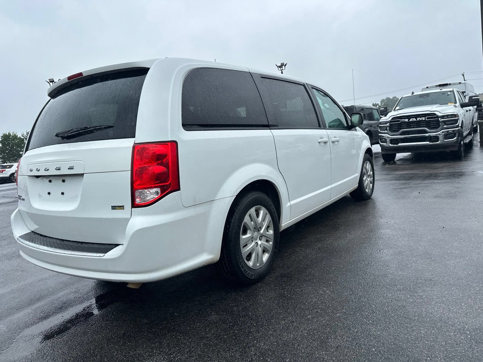 Used 2018 Dodge Grand Caravan SE w/ UConnect Hands-Free Group FWD image 5