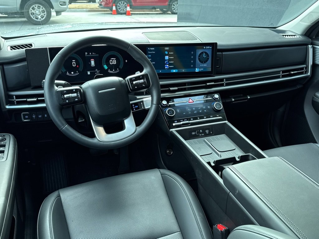 Used 2025 Hyundai Santa Fe SEL image 2