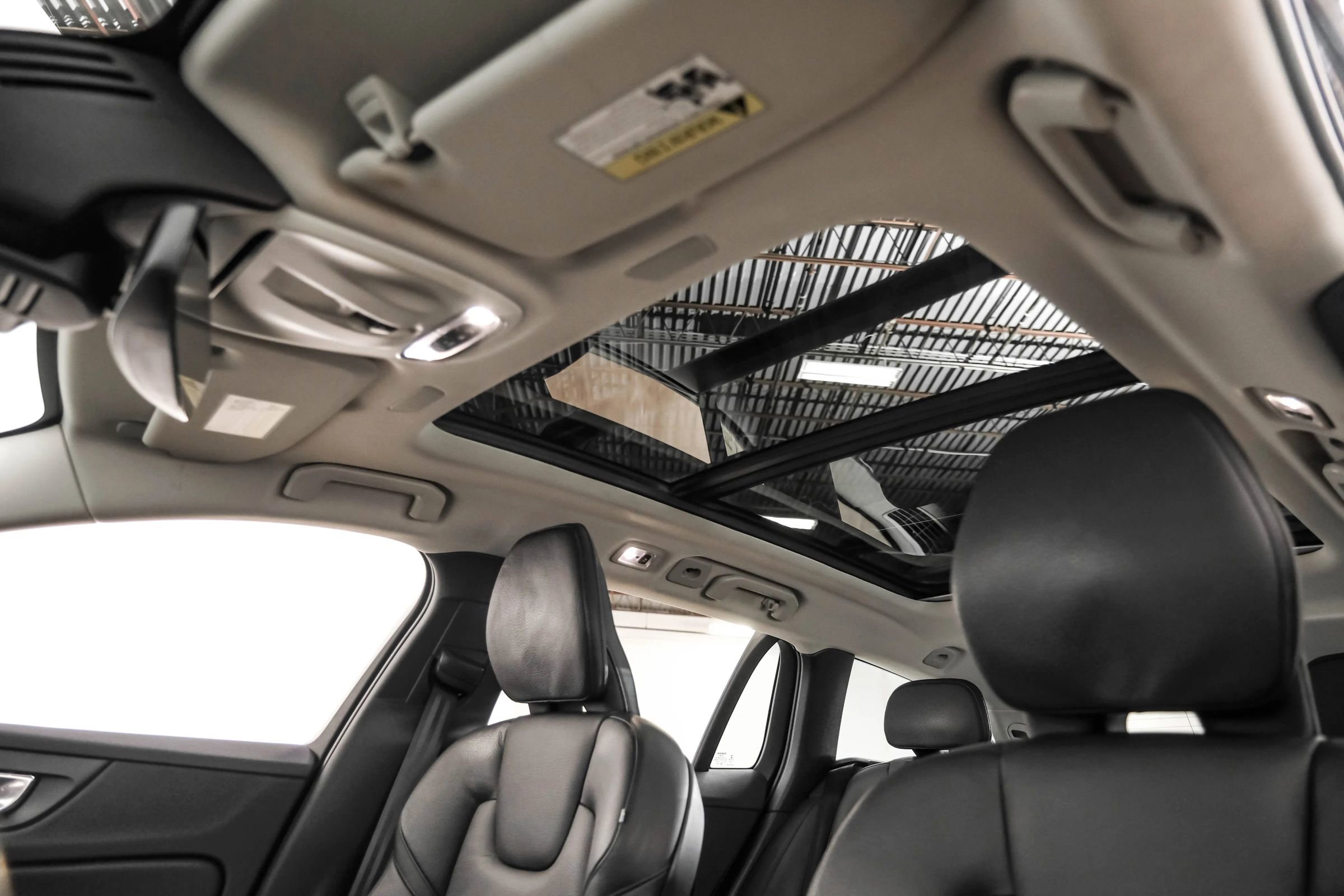 Used 2021 Volvo V60 T5 Momentum w/ Climate Package image 22