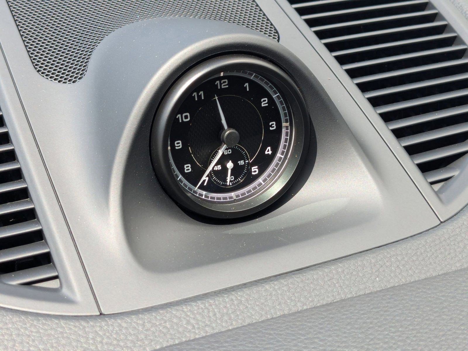 Certified 2025 Porsche Macan image 22