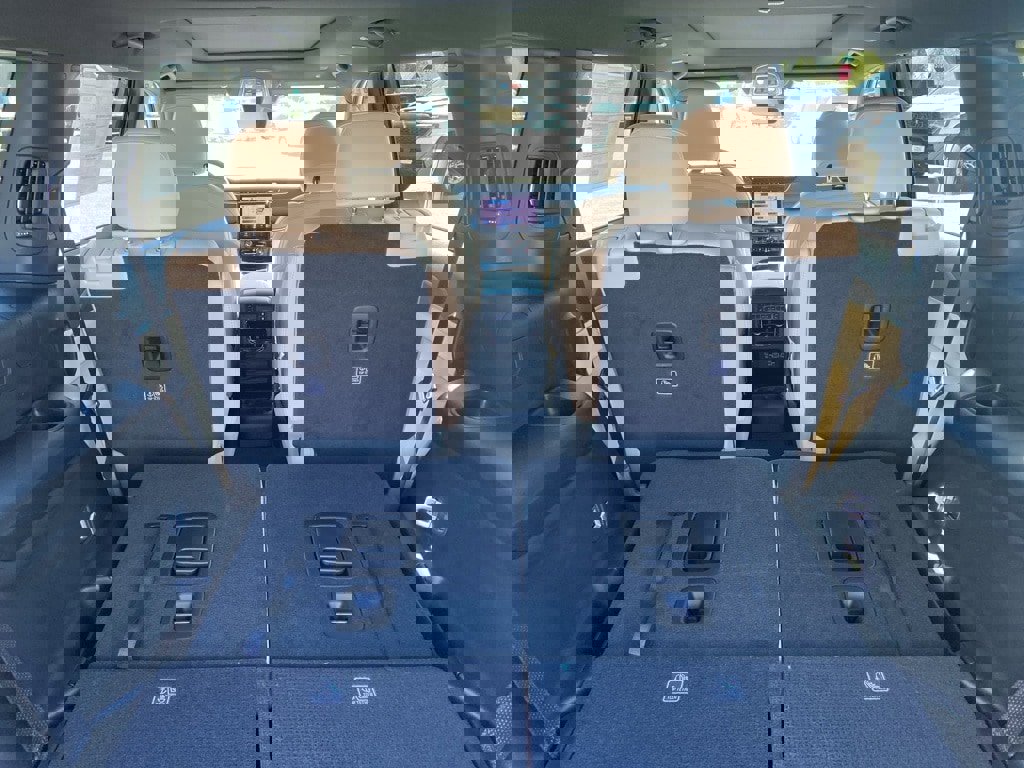 New 2025 Jeep Grand Cherokee L Limited w/ Black Appearance Package image 8