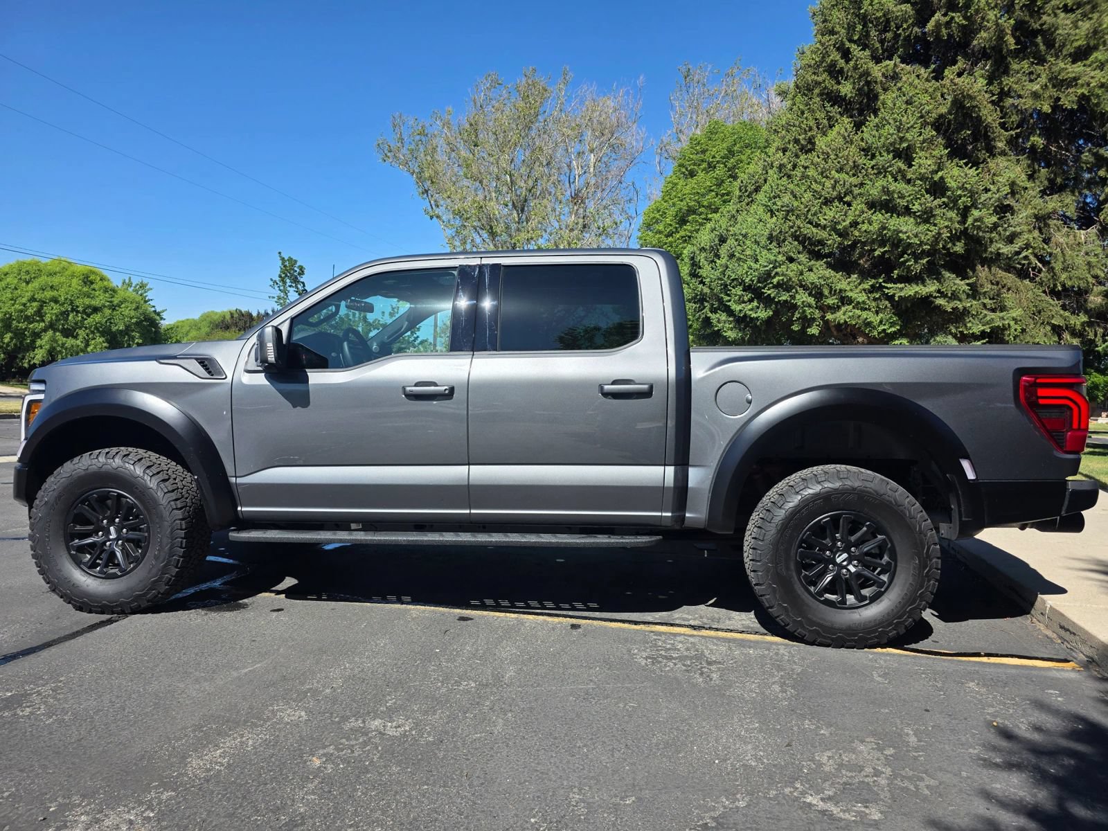 Used 2025 Ford F150 Raptor AWD/4WD image 13