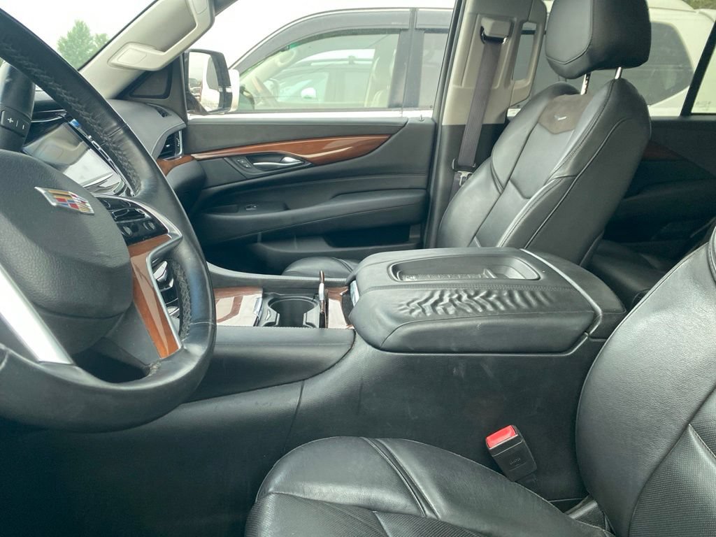 Used 2017 Cadillac Escalade Luxury AWD/4WD image 17