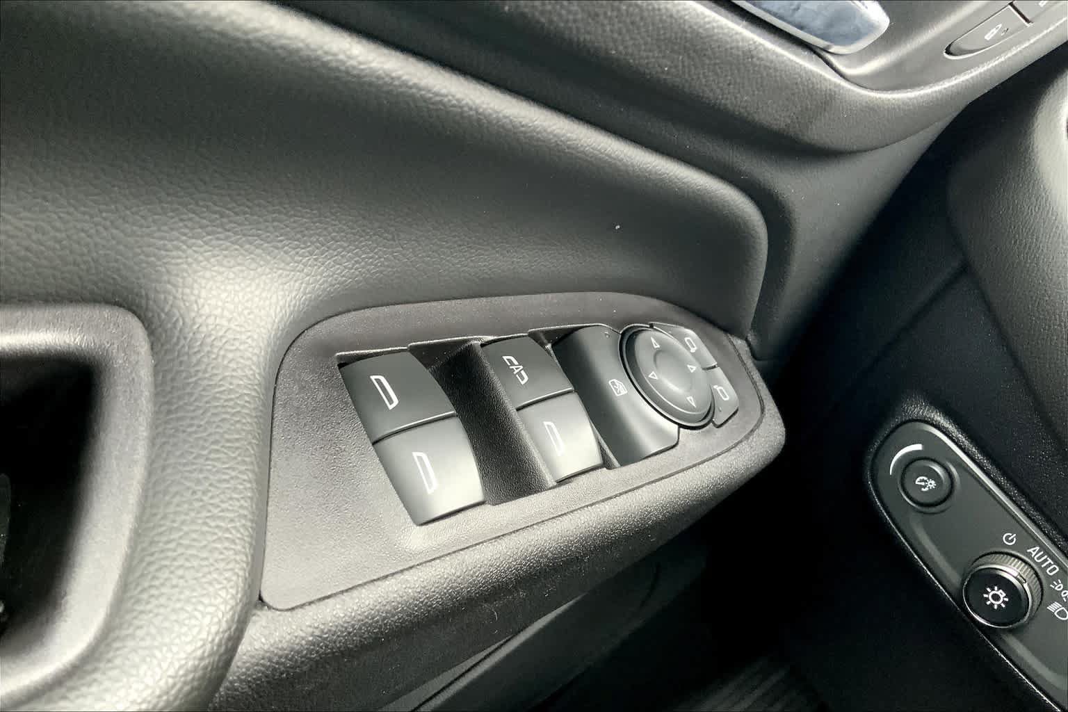 Used 2019 Chevrolet Equinox LT w/ Driver Convenience Package FWD image 32