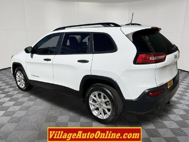 Used 2017 Jeep Cherokee Sport w/ Cold Weather Group FWD image 9