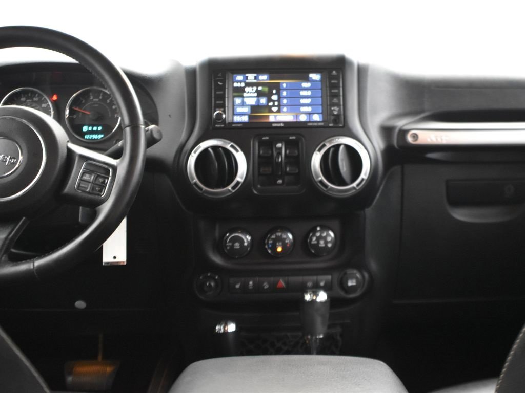 Used 2015 Jeep Wrangler Unlimited Sahara w/ Connectivity Group image 19