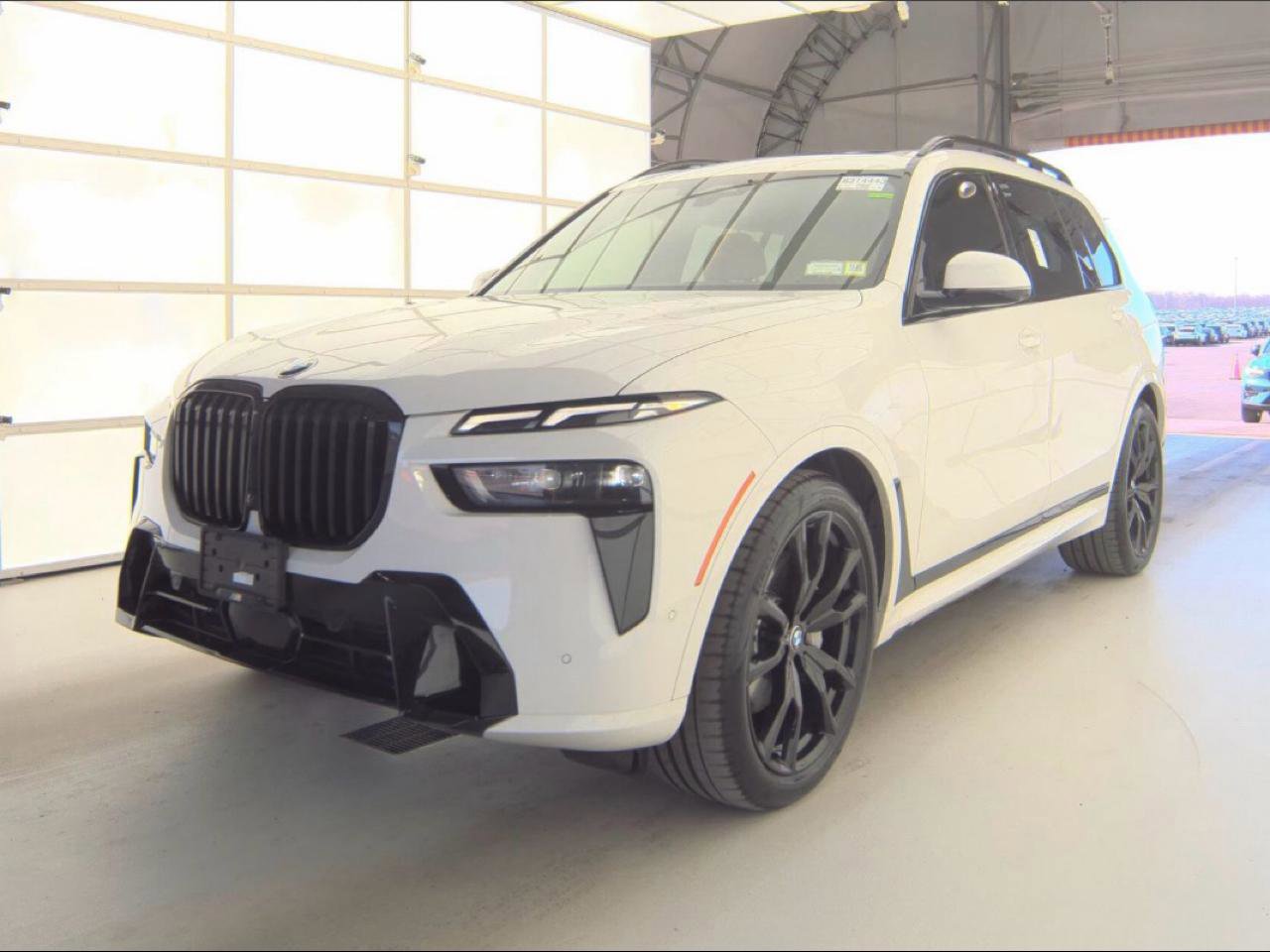 Used 2024 BMW X7 xDrive40i w/ M Sport Package AWD/4WD image 1
