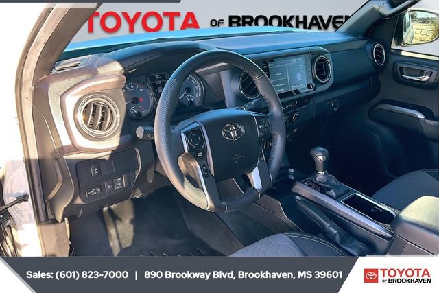 Used 2022 Toyota Tacoma TRD Off-Road image 12