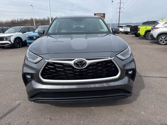 Used 2023 Toyota Highlander LE image 2