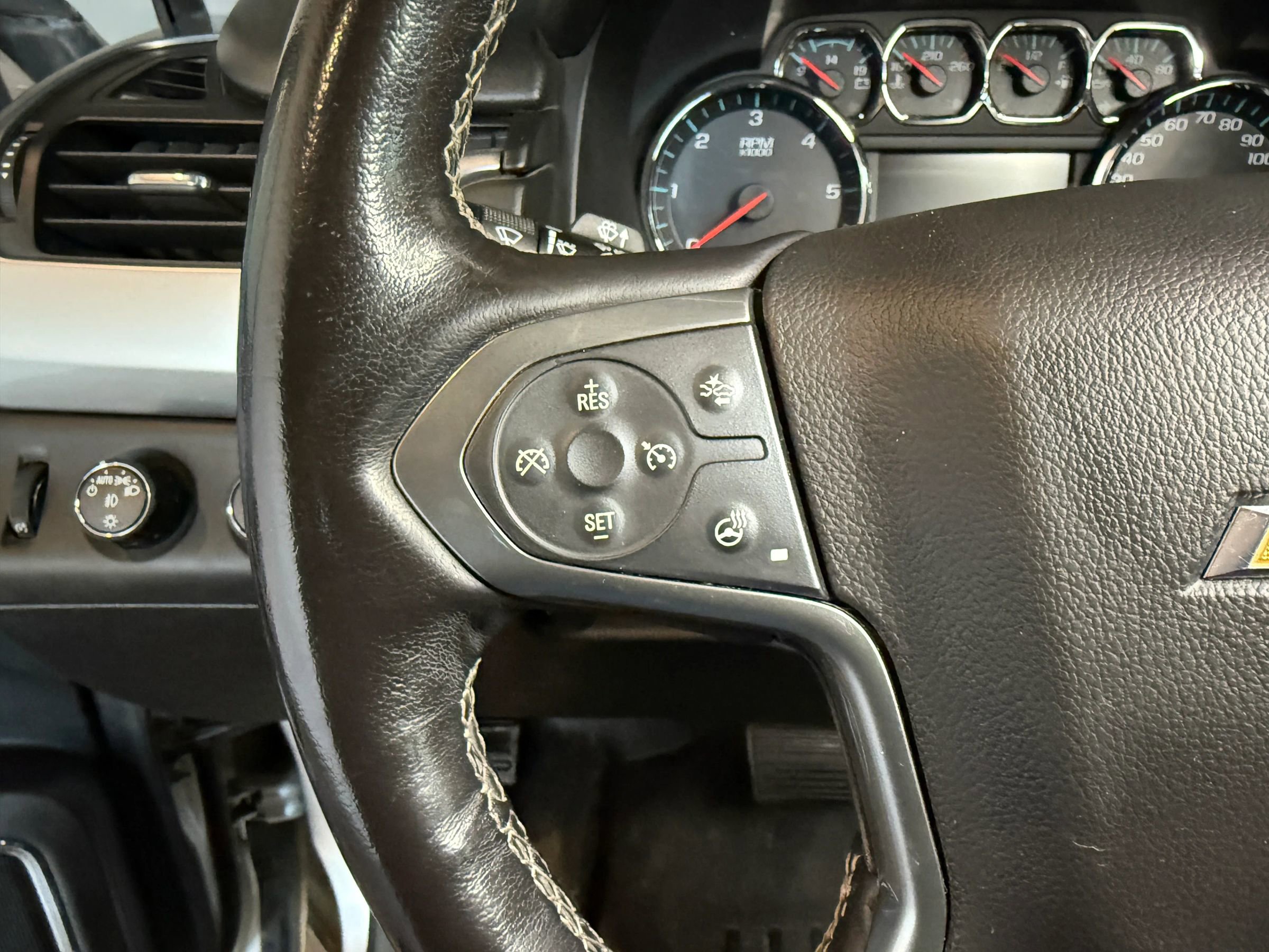 Used 2018 Chevrolet Suburban Premier image 9