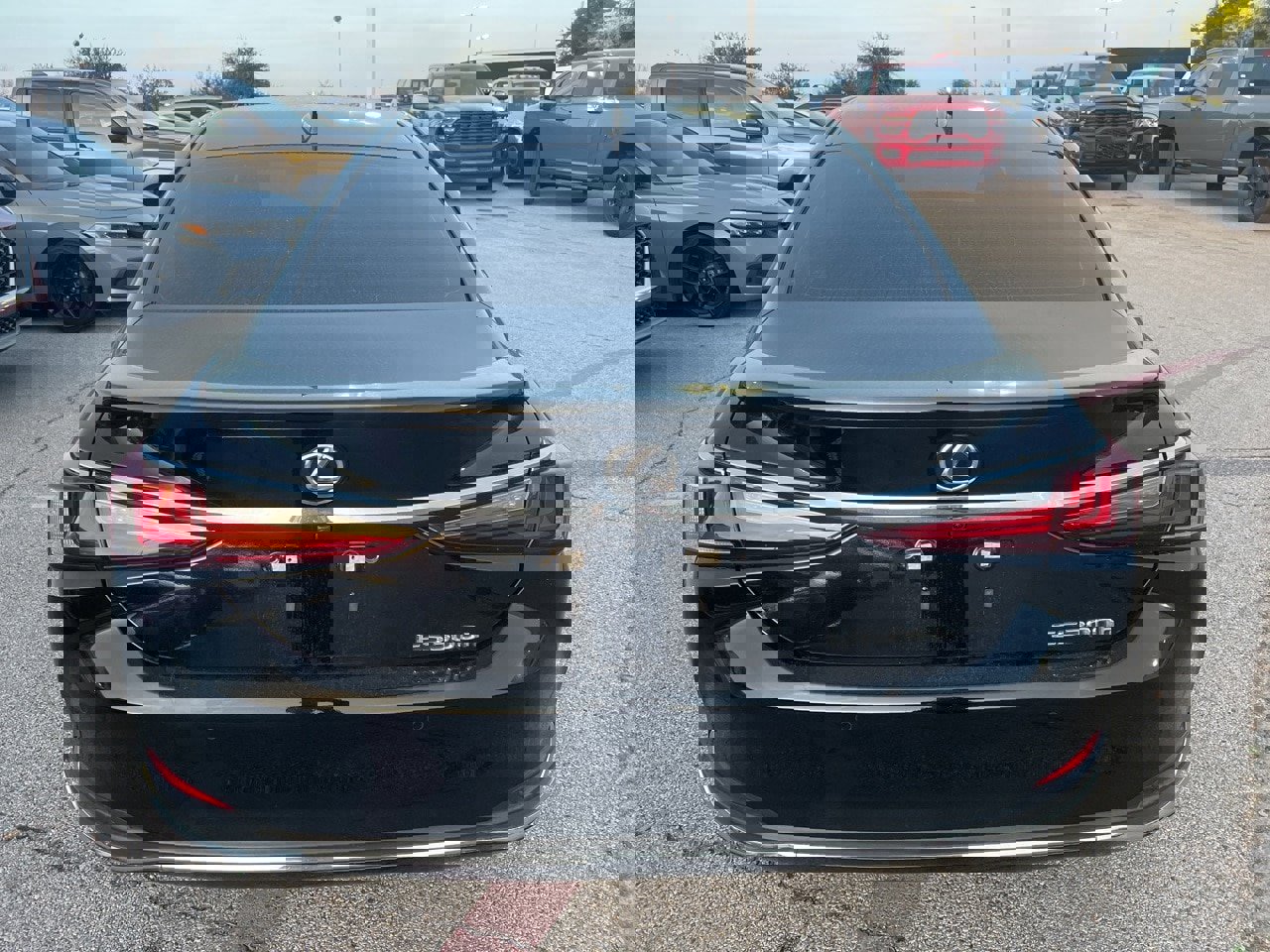 Used 2024 Lexus ES 300h w/ Luxury Package image 5