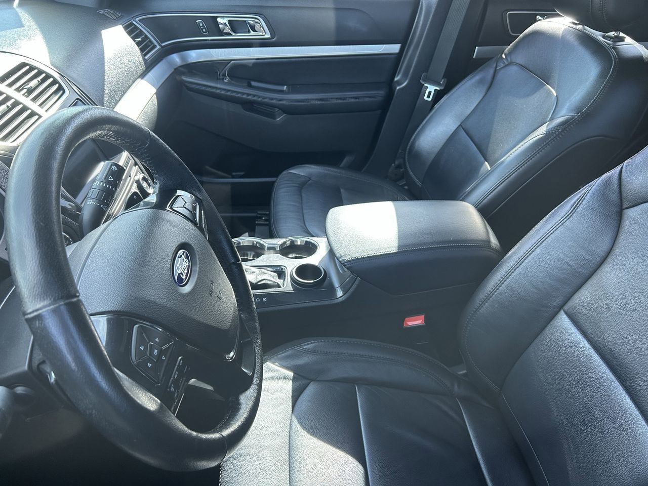 Used 2017 Ford Explorer XLT w/ Equipment Group 202A image 8