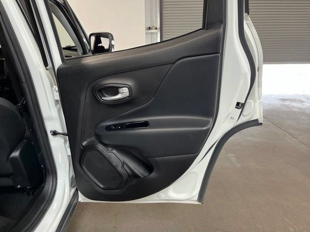 Used 2023 Jeep Renegade Latitude AWD/4WD image 15