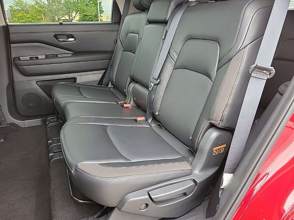 Certified 2024 Nissan Pathfinder SL w/ Black Appearance Package AWD/4WD image 20