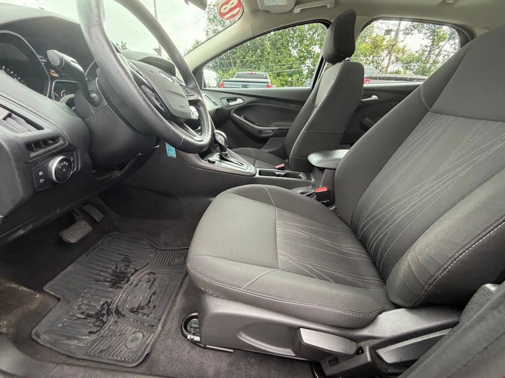 Used 2018 Ford Focus SEL w/ Cold Weather Package FWD image 10