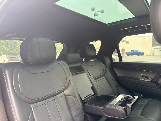 Used 2025 Land Rover Range Rover Sport SE AWD/4WD image 13