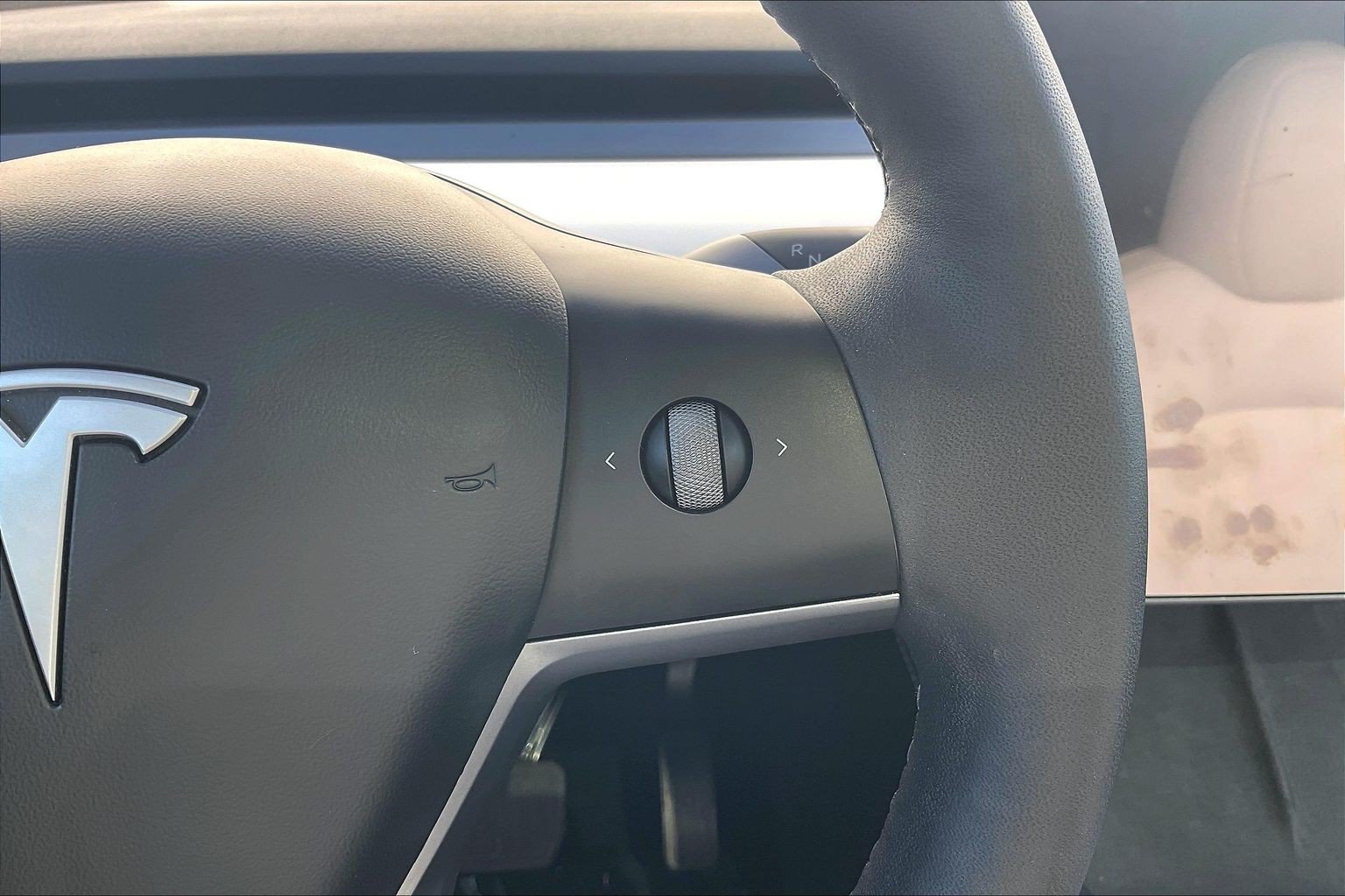 Used 2024 Tesla Model Y Long Range AWD/4WD image 24