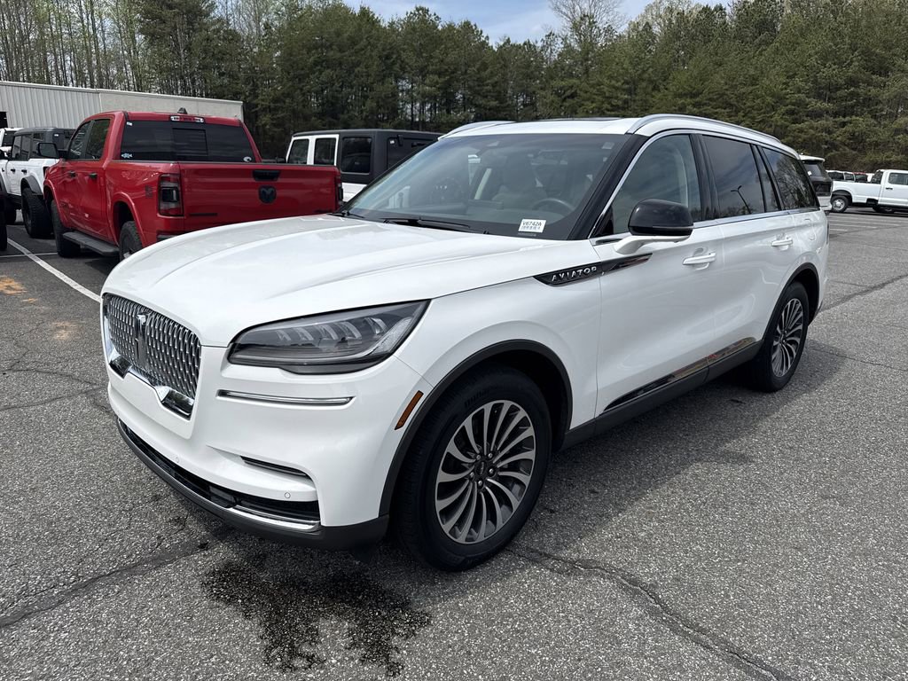 Used 2023 Lincoln Aviator Reserve image 3