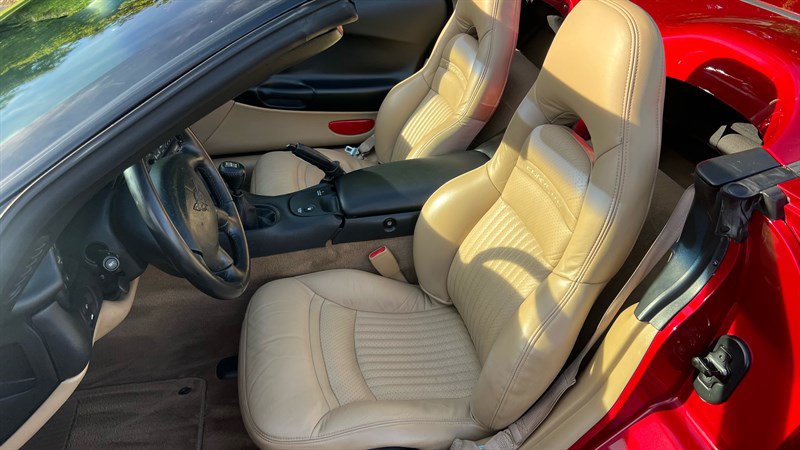 Used 2001 Chevrolet Corvette Convertible w/ Preferred Equipment Group2 RWD image 21