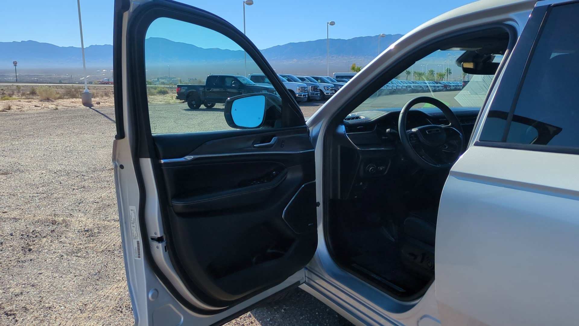 Used 2023 Jeep Grand Cherokee L Overland image 11