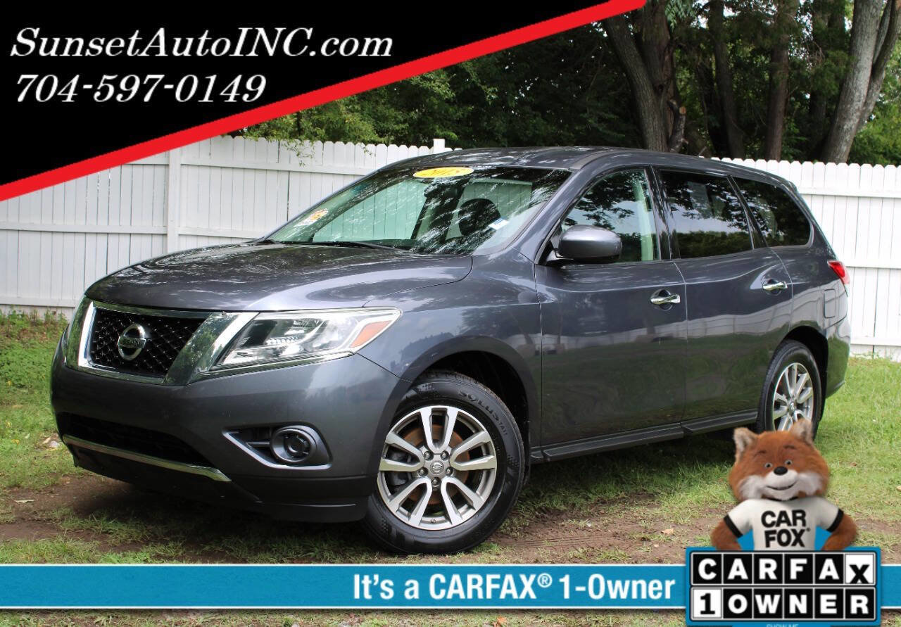 Used 2014 Nissan Pathfinder S image 1