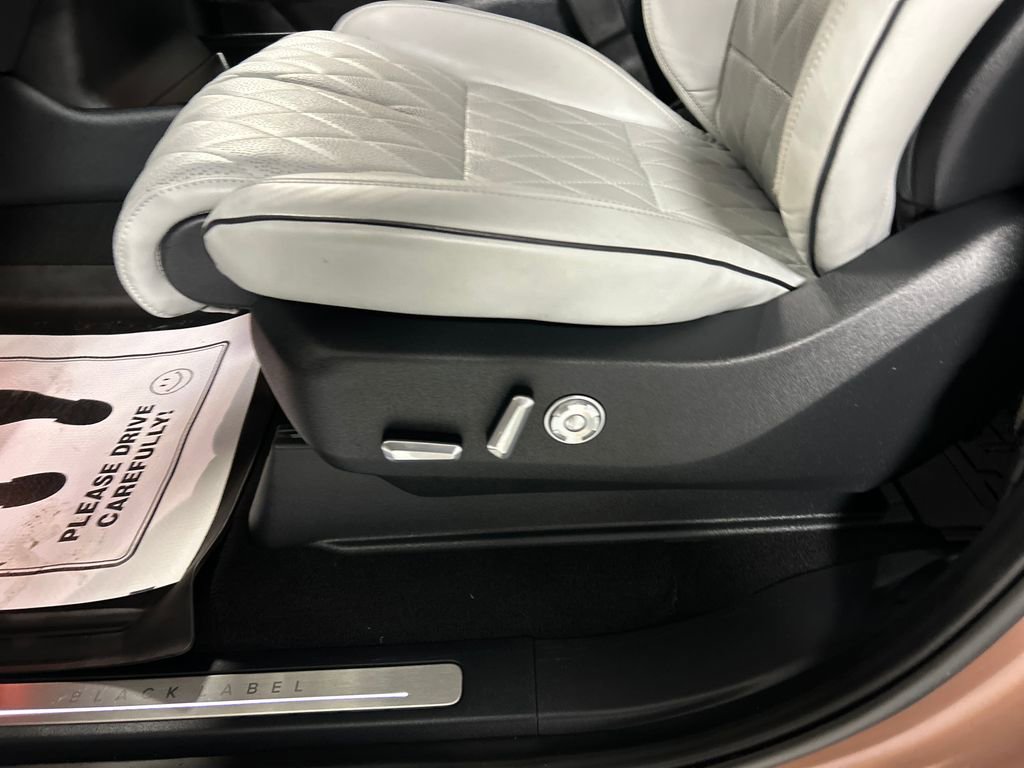 Used 2025 Lincoln Navigator L Black Label image 13