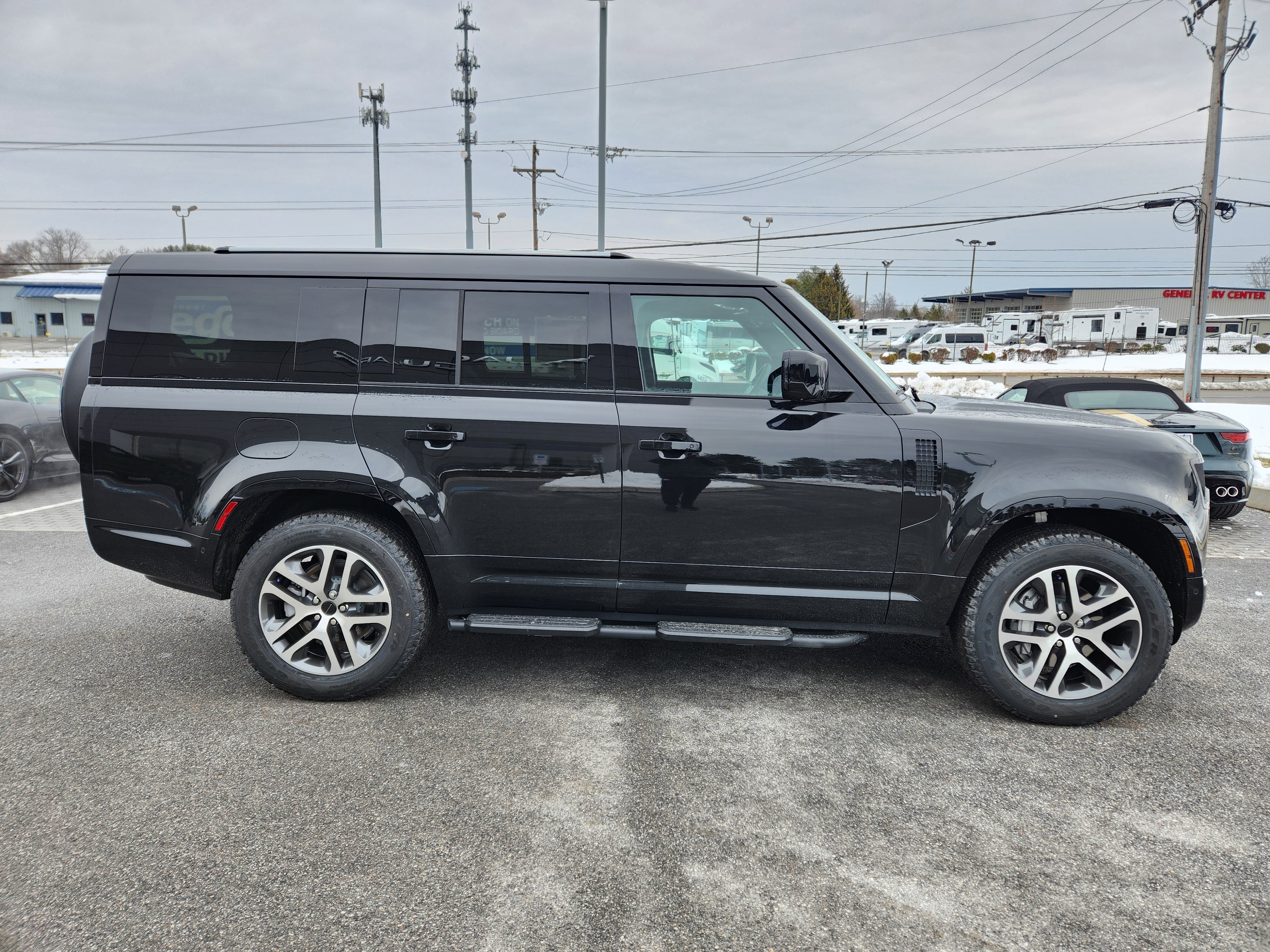 New 2026 Land Rover Defender 130 X-Dynamic SE image 6